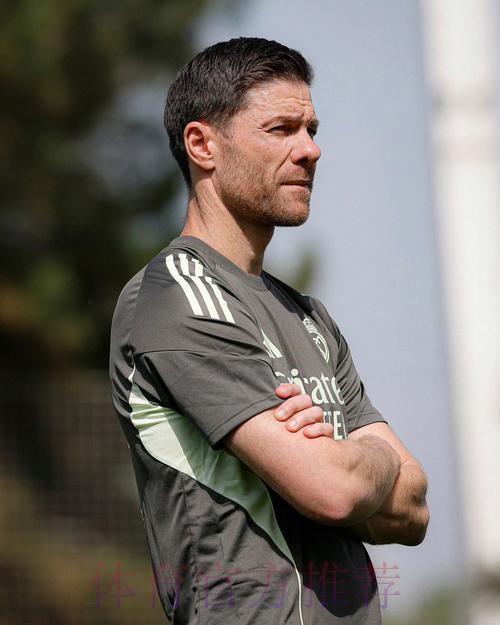 阿隆索:我知道那些关于皇马的传闻 但我专注眼下